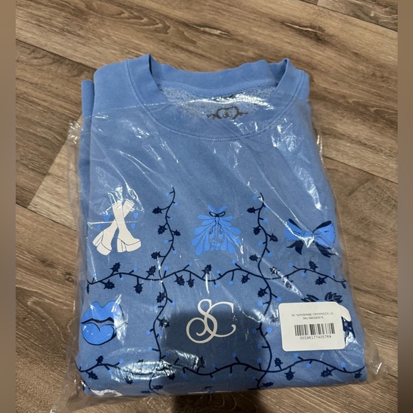 Sabrina Carpenter Buy Me Presents Crewneck Large - Picture 7 of 9